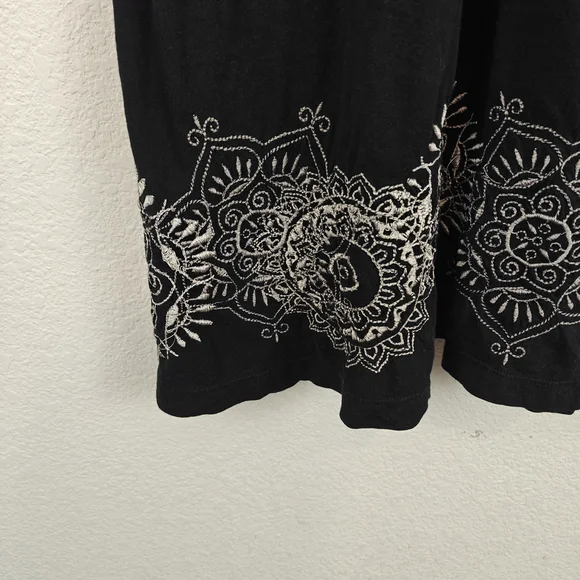 Johnny Was JWLA Floral Embroidered T-shirt Dress in Black Y2K Size Medium - Picture 4 of 15